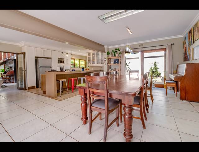 6 BEDROOM HOUSE FOR SALE IN ROBIN HILLS